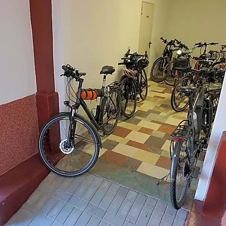 Am Bahnhof فارين